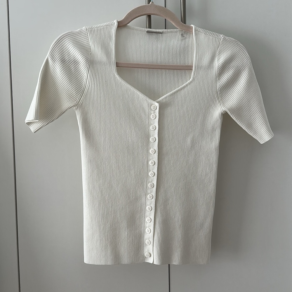 Like new! Elie tahari button top